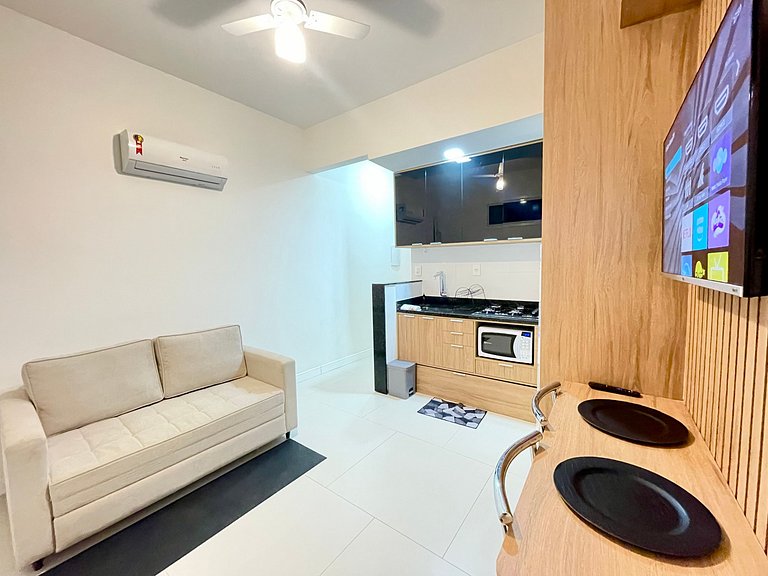 TIR06 #215 - 20mts da Praia, Climatizado, Lavadora