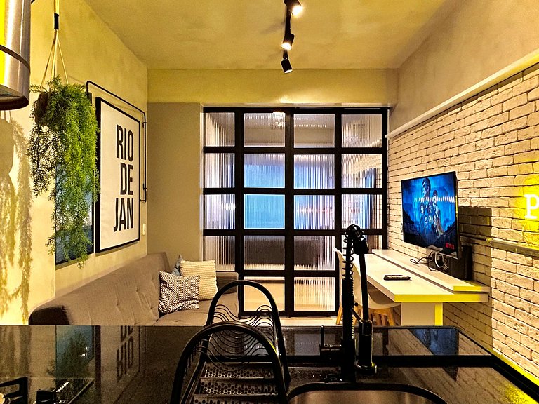 TIR32 #115- Soundproof window - Near the beach 50m