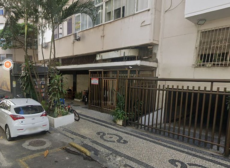 TIR37 #904 - Side View of the Beach