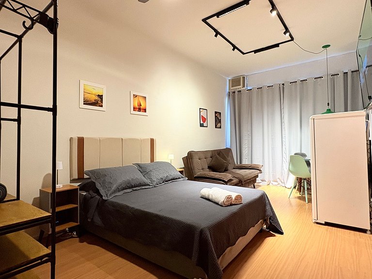 TIR37 #904 - Side View of the Beach