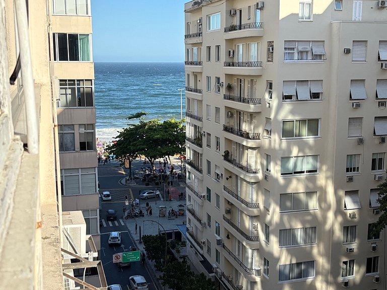 TIR37 #904 - Side View of the Beach