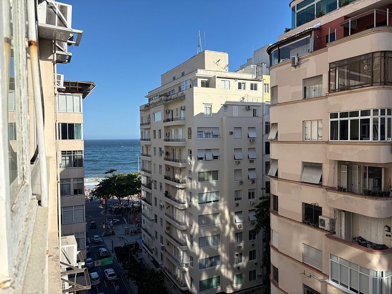 TIR37 #904 - Side View of the Beach